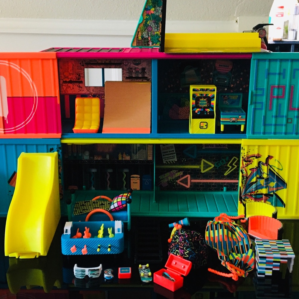 LOL SURPRISE CLUBHOUSE like new! Adult owned